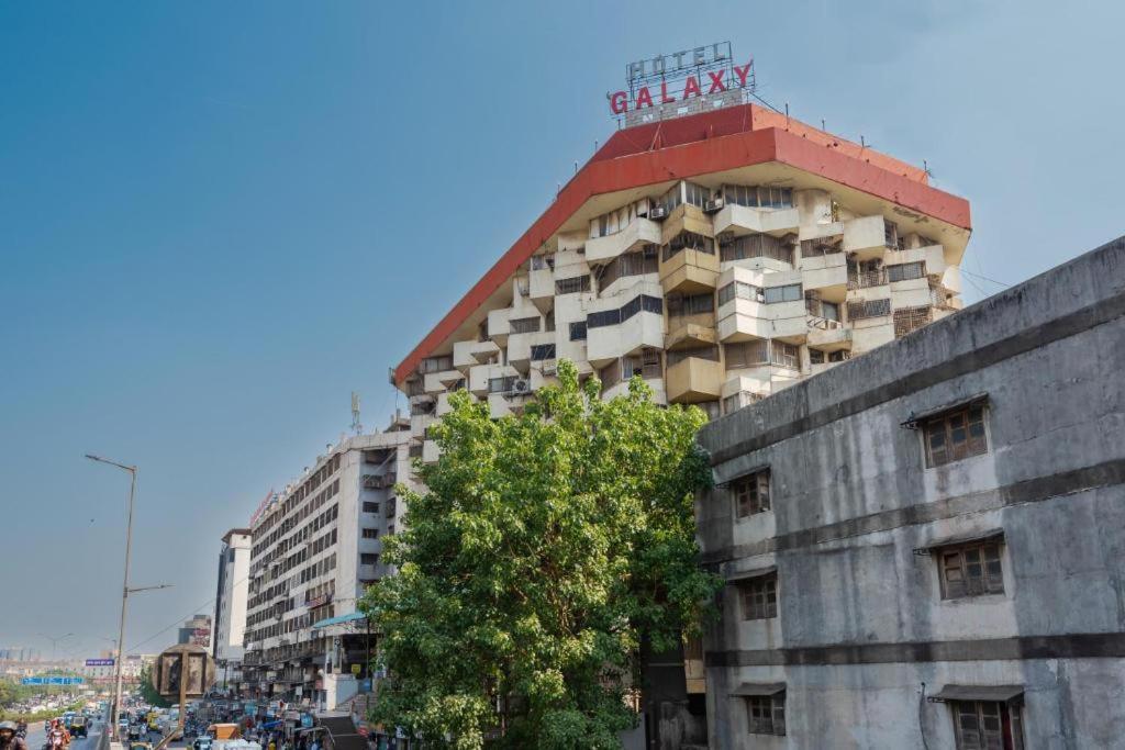 Hotel Galaxy Surat Ngoại thất bức ảnh