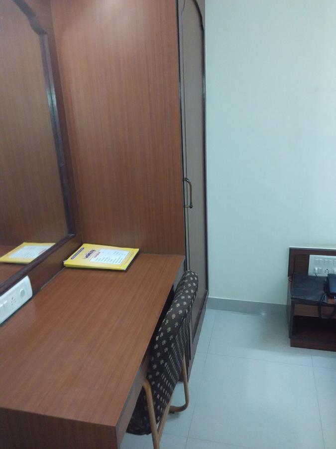 Hotel Galaxy Surat Ngoại thất bức ảnh
