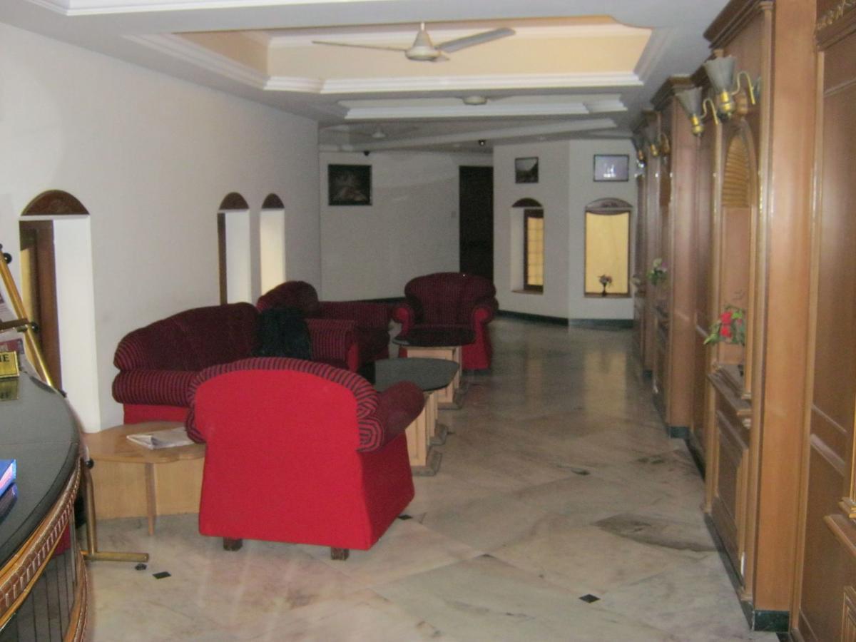 Hotel Galaxy Surat Ngoại thất bức ảnh