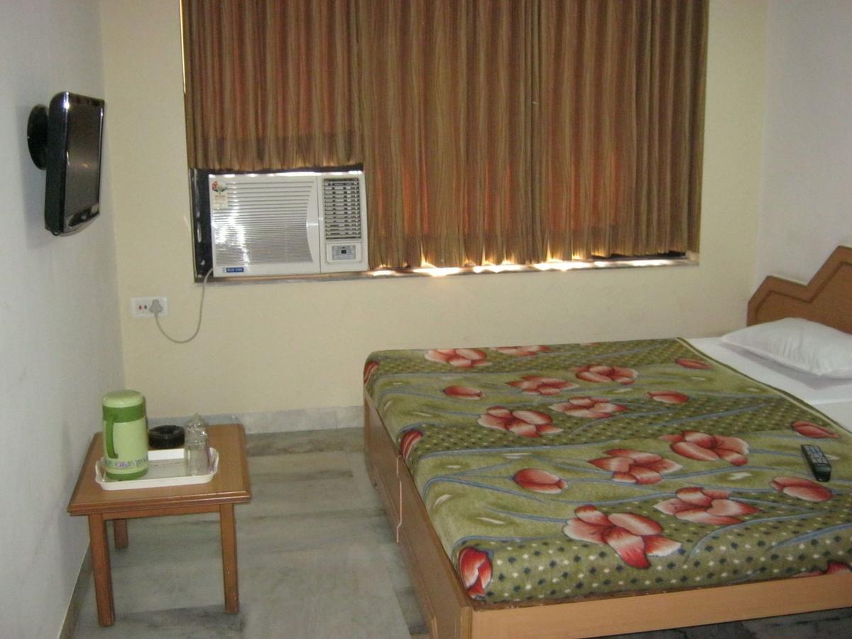 Hotel Galaxy Surat Ngoại thất bức ảnh