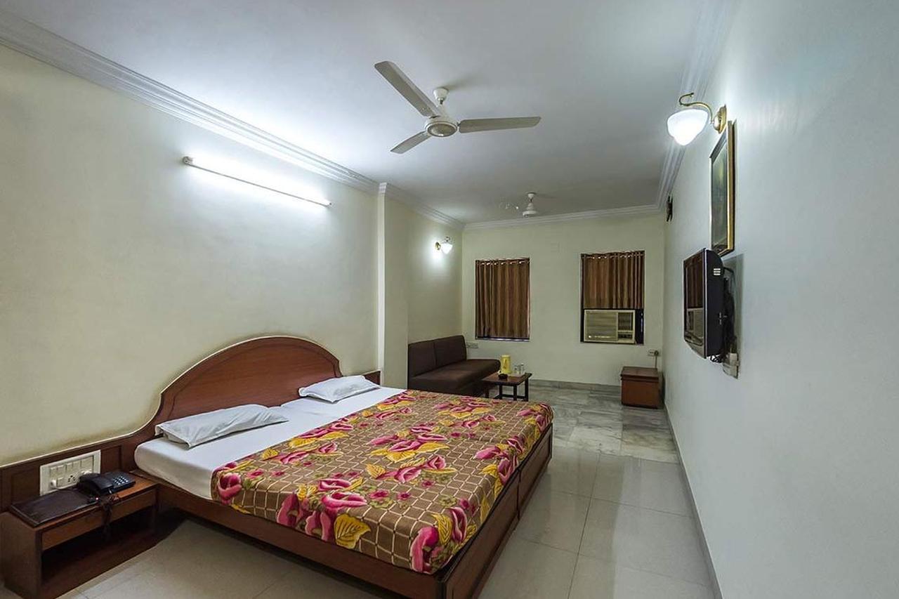 Hotel Galaxy Surat Ngoại thất bức ảnh