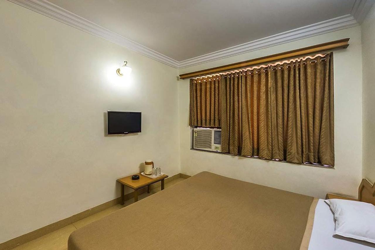 Hotel Galaxy Surat Ngoại thất bức ảnh