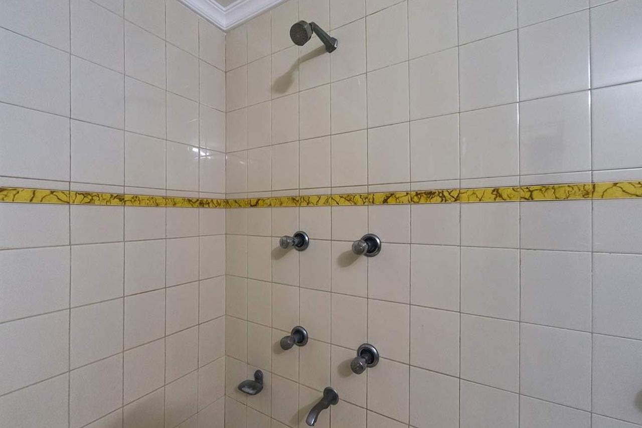 Hotel Galaxy Surat Ngoại thất bức ảnh